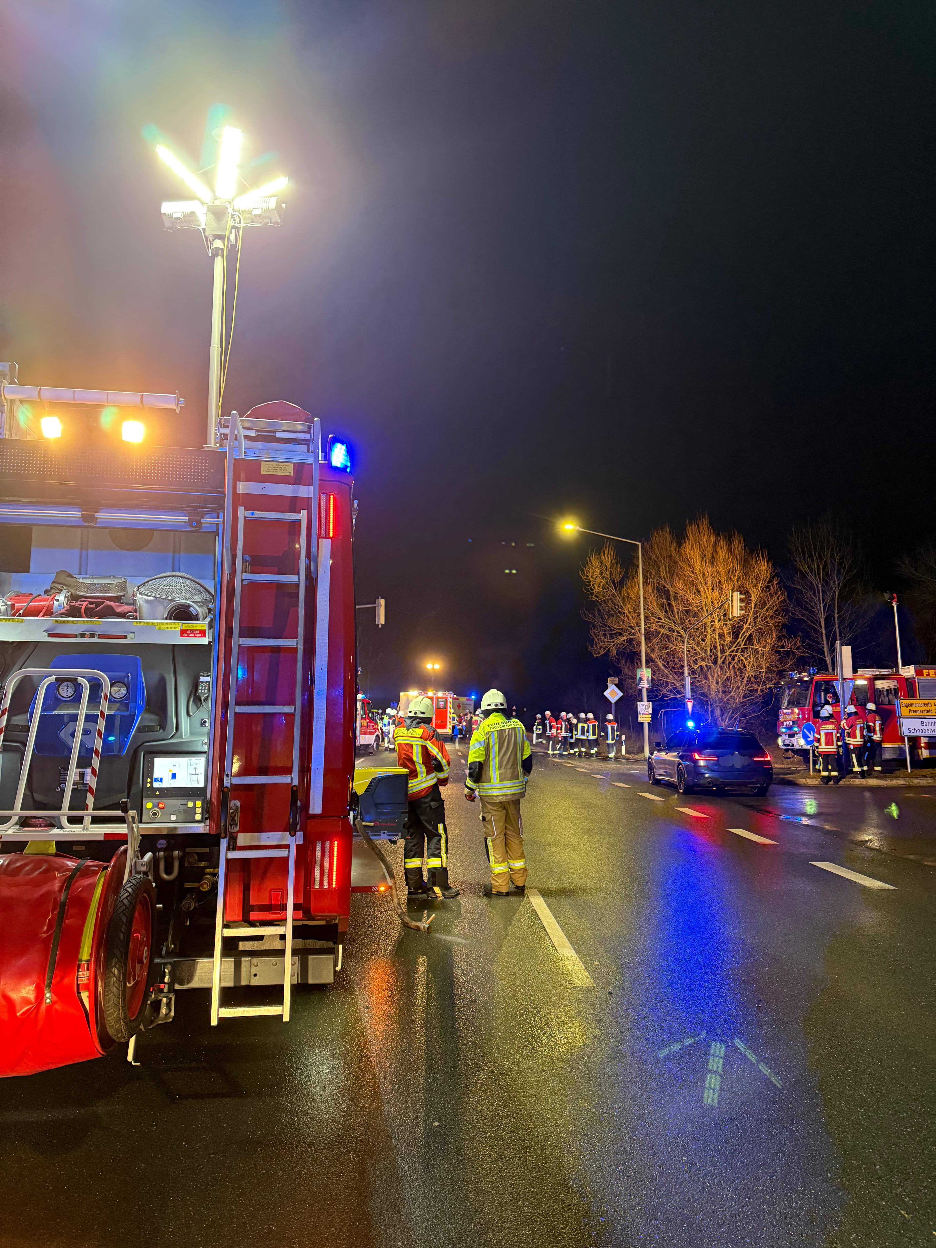 Schwerer Verkehrsunfall bei Schnabelwaid fordert Einsatzkräfte